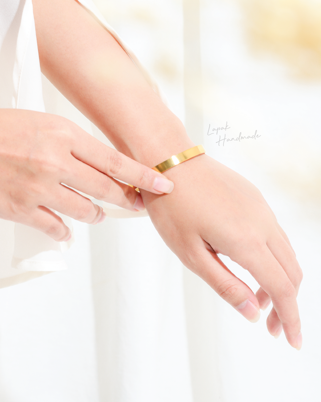 Classic Bangle in Gold